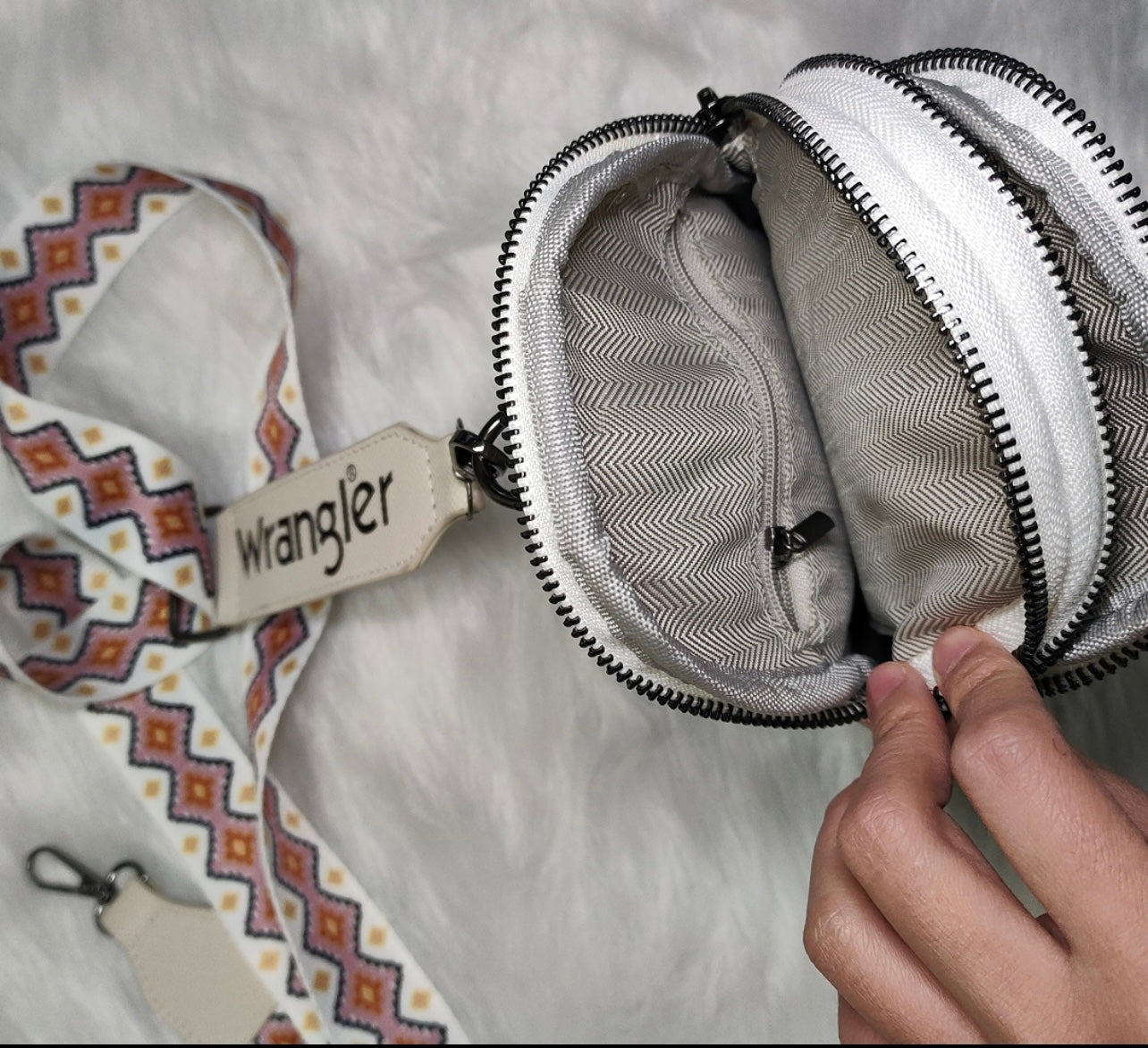 Wrangler sling bag