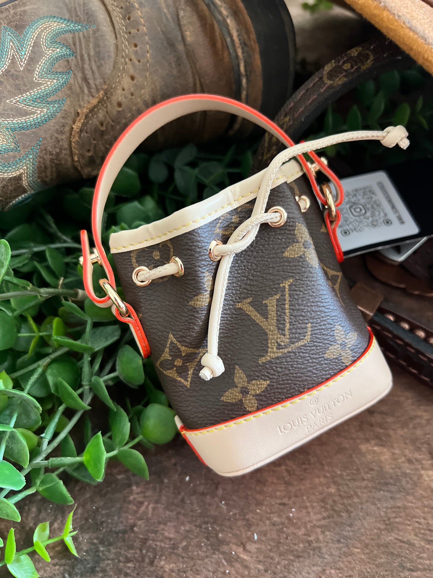 Mini bucket bag